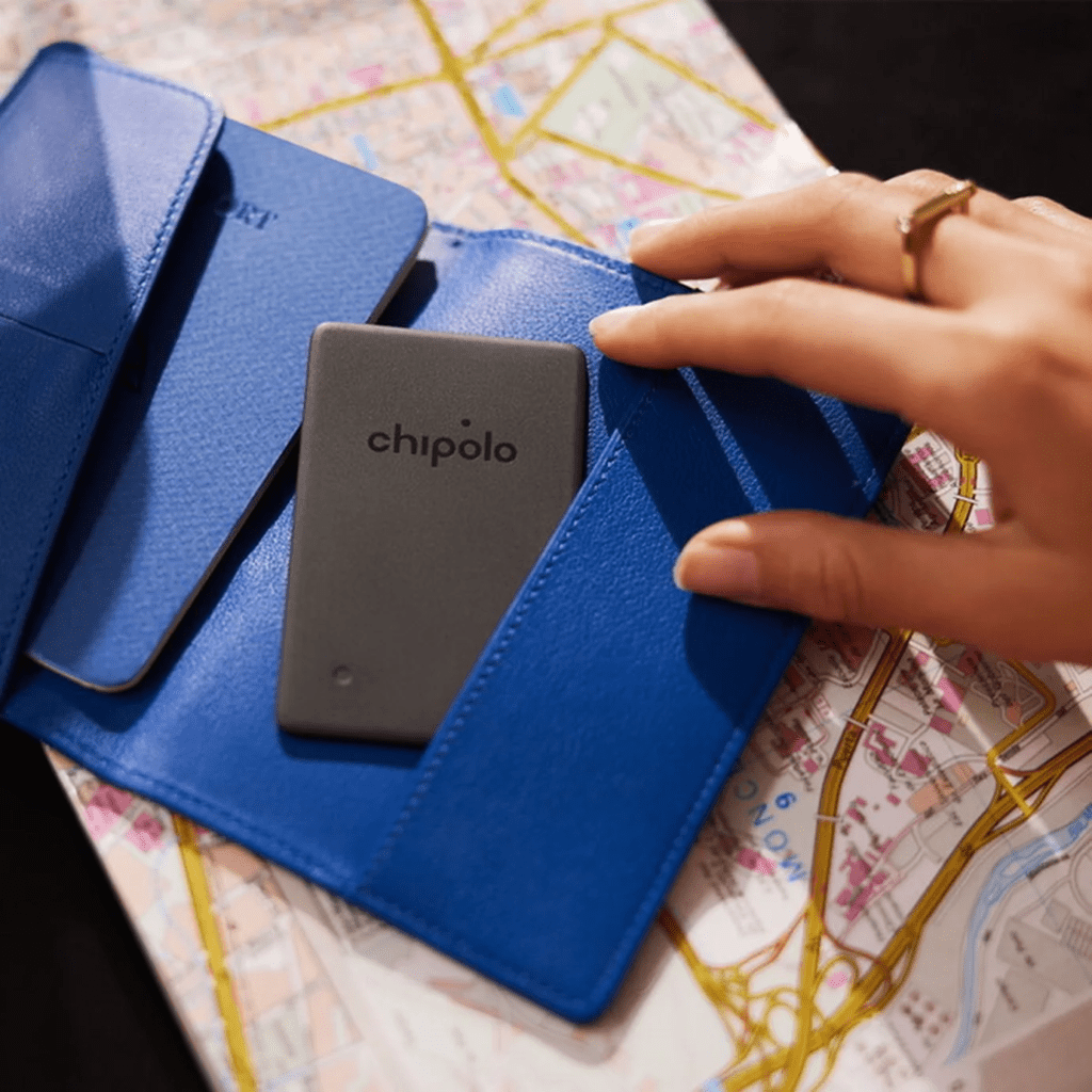 Chipolo's card-shaped tracking device: Amazing way to Track cars being transported by land!