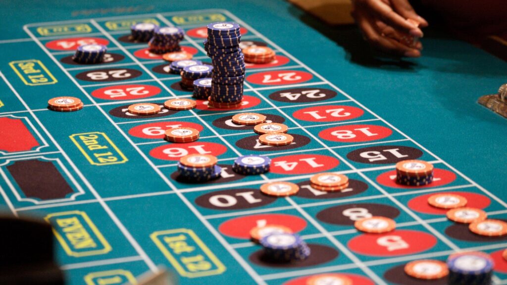 4 Winning Casino Strategies for Poker, Slots & Blackjack 4 Winning Casino Strategies for Poker, Slots & Blackjack